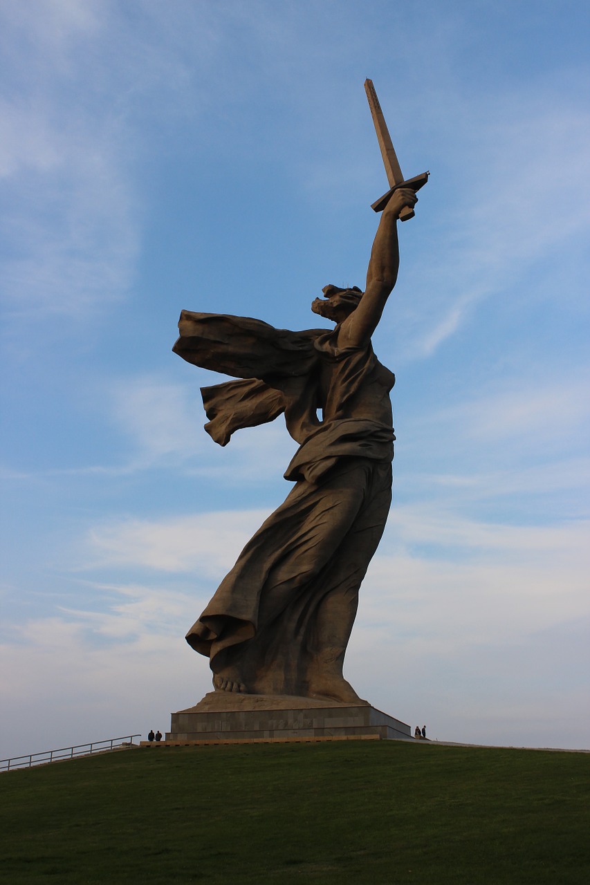 living-a-global-lifestyle-image-expat-against-your-will-volgograd-former-Stalingrad-motherland-monument